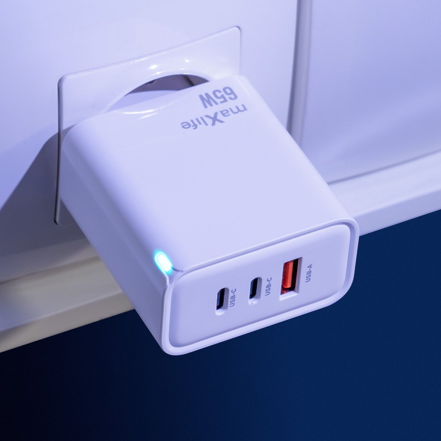 Maxlife MXTC-09-65ACC GaN hálózati gyorstöltő – 65W, 2× USB-C PD + 1× USB-A QC, fehér – 2. kép