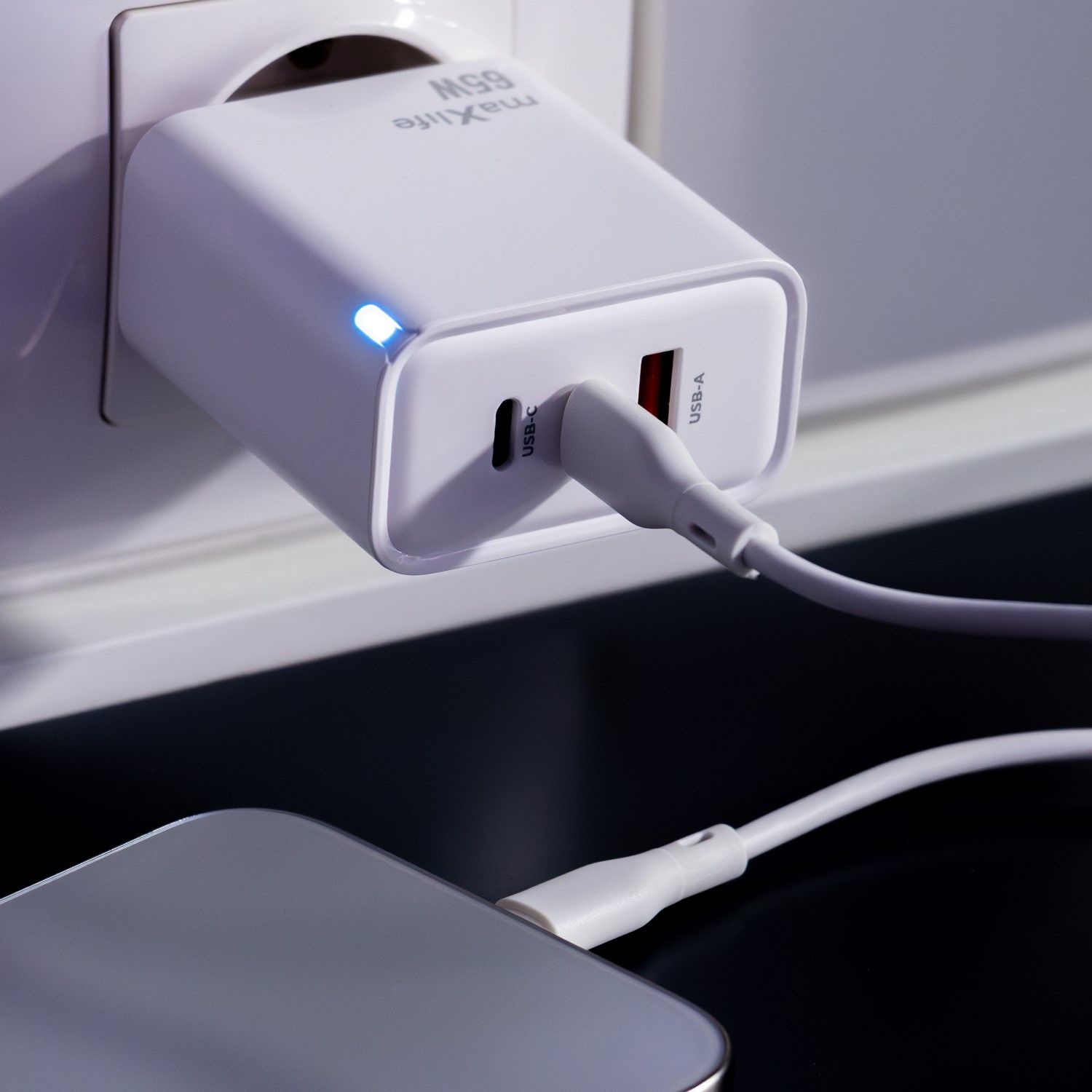 Maxlife MXTC-09-65ACC GaN hálózati gyorstöltő – 65W, 2× USB-C PD + 1× USB-A QC, fehér – 4. kép