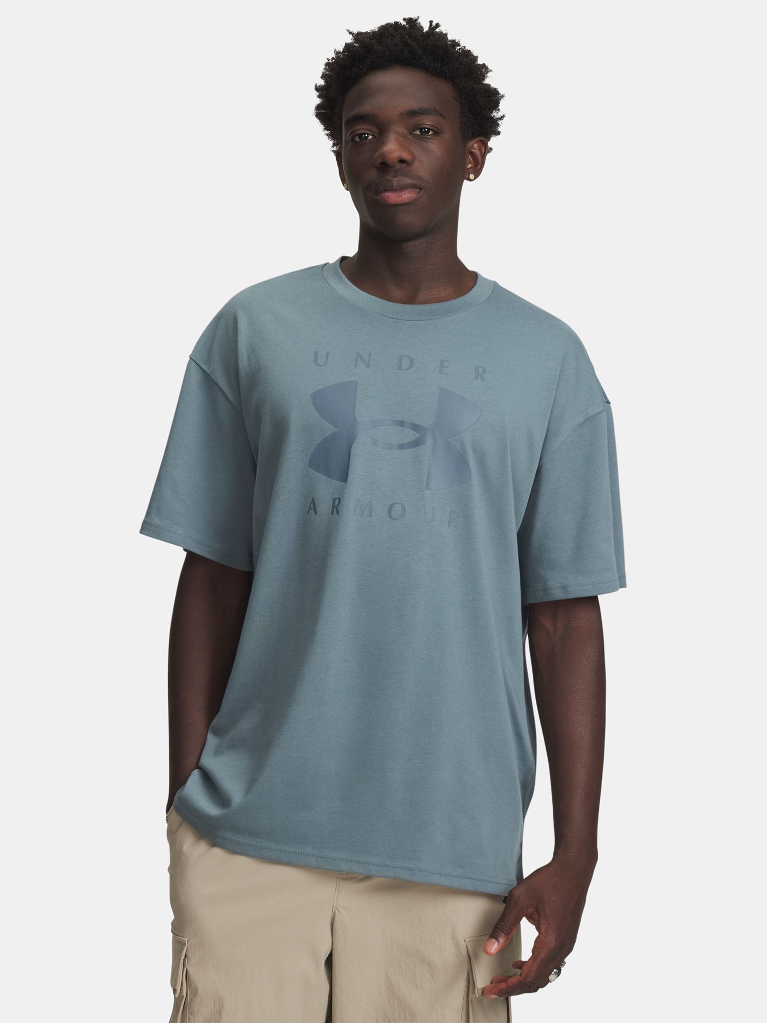 587